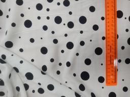 Штапель горошек черный на белом разного диаметра