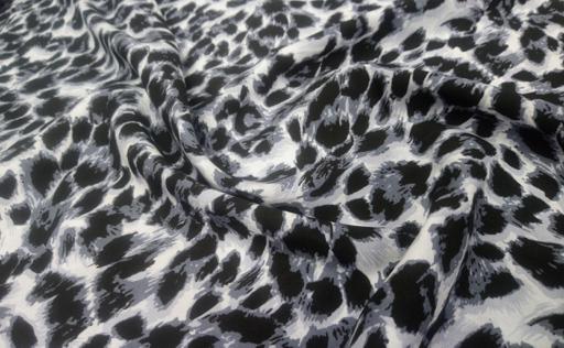 Штапель животный принт чёрный на бледно-сером