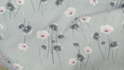 Софт принт розовые цветы на сером