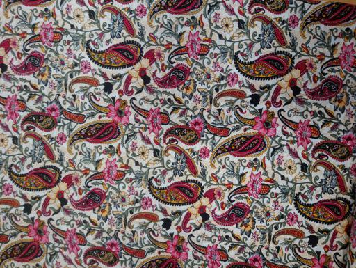 Штапель растительный рисунок коралловый на белом