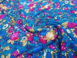 Штапель розы букет на ярко-бирюзовом