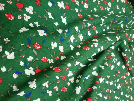 Штапель цветы на зеленом