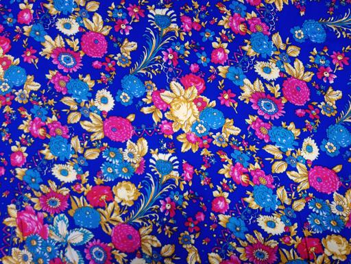 Штапель розы букет на ярко-синем