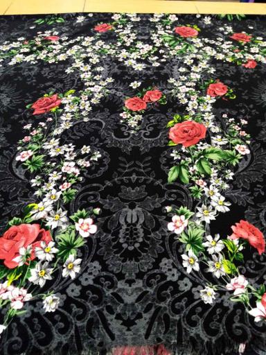 Креп Розы красные на чёрном