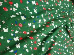 Штапель цветы на зеленом