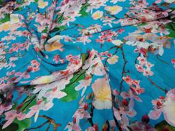 Шифон Сакура на голубом