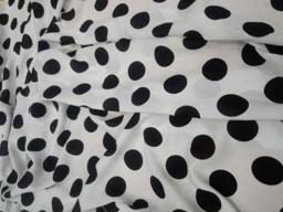 Штапель горошек черный на белом диаметр 3.2 см